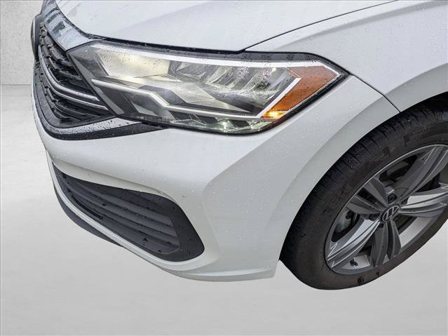 Used 2024 Volkswagen Jetta SE w/ Panoramic Sunroof Package FWD image 9