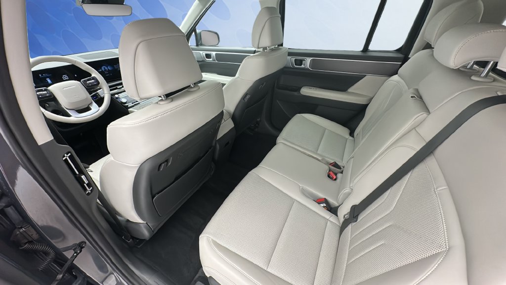Used 2025 Hyundai Santa Fe SEL AWD/4WD image 9