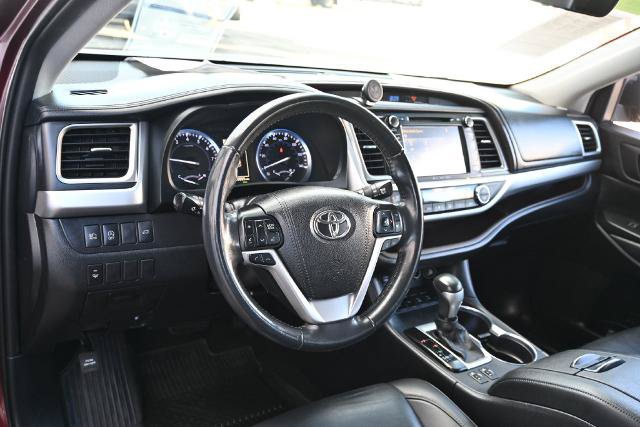 Used 2019 Toyota Highlander XLE AWD/4WD image 19