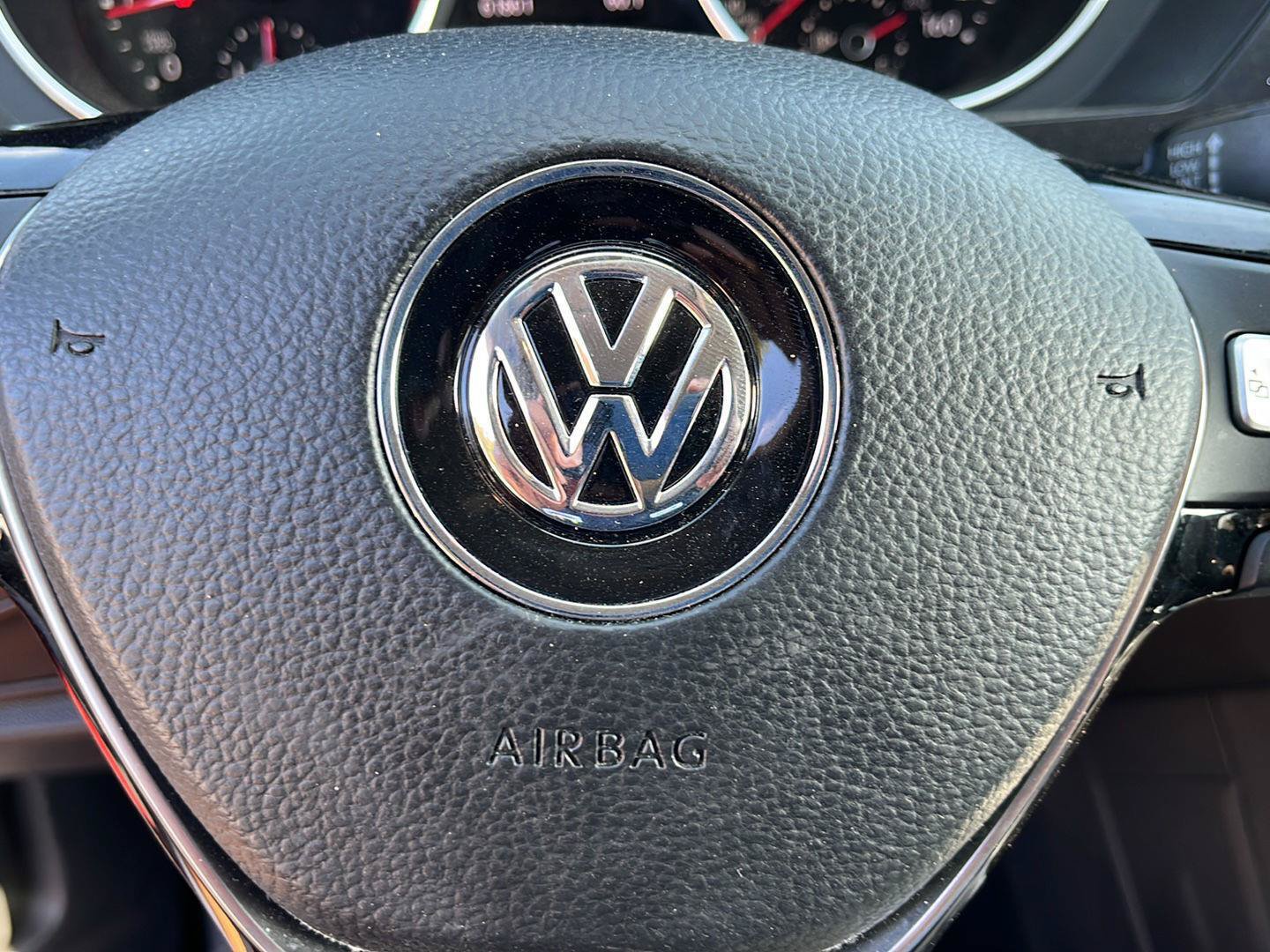 Used 2018 Volkswagen Tiguan SE FWD image 18
