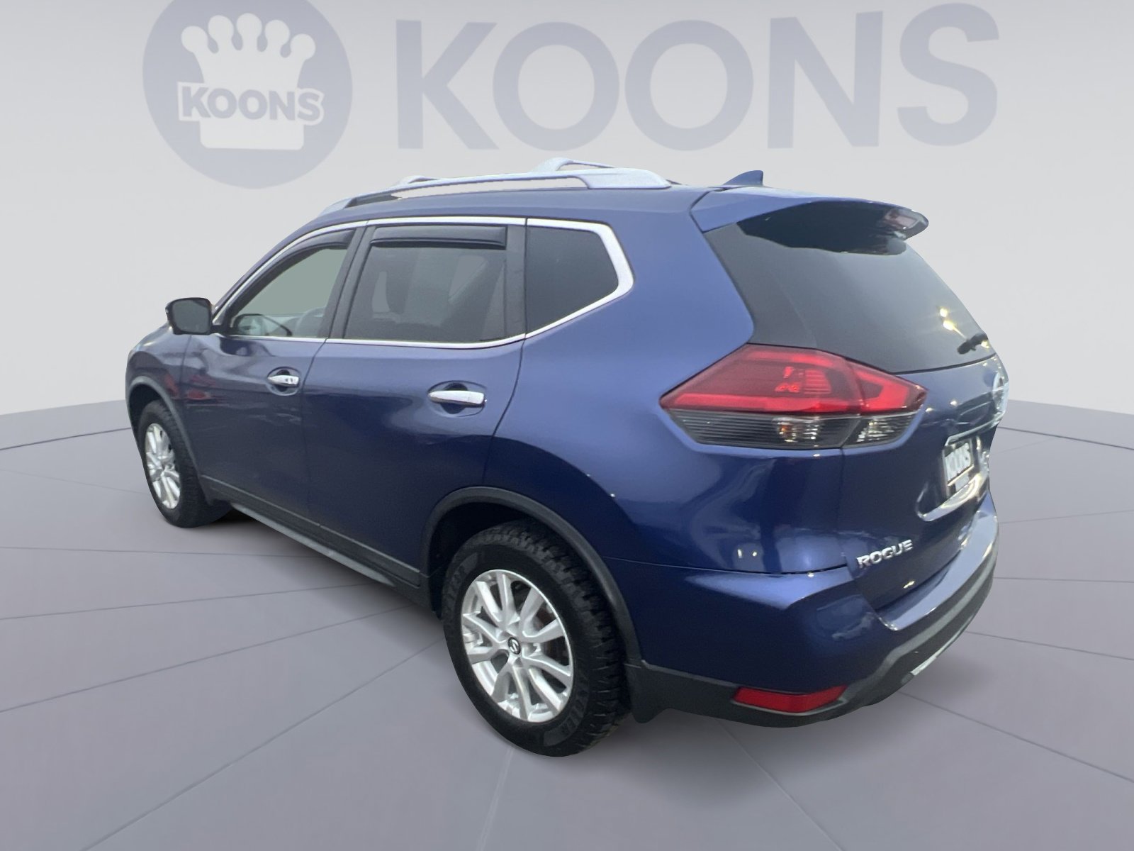 Used 2018 Nissan Rogue SV w/ Premium Package image 4