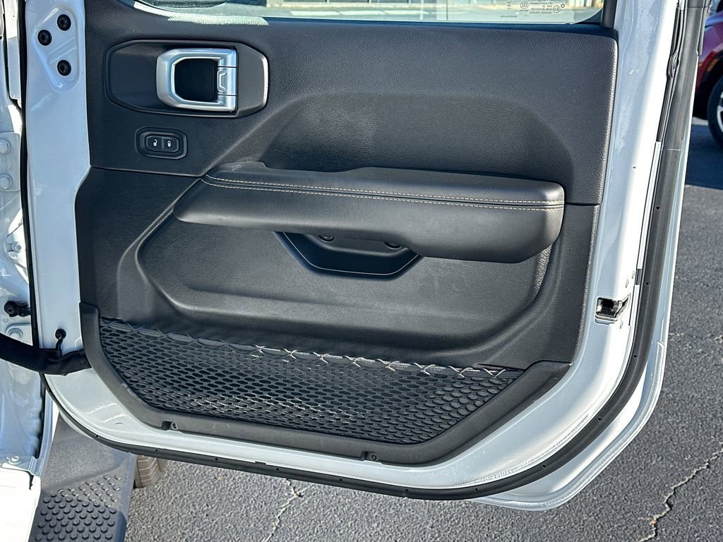 Used 2024 Jeep Wrangler Sahara image 14