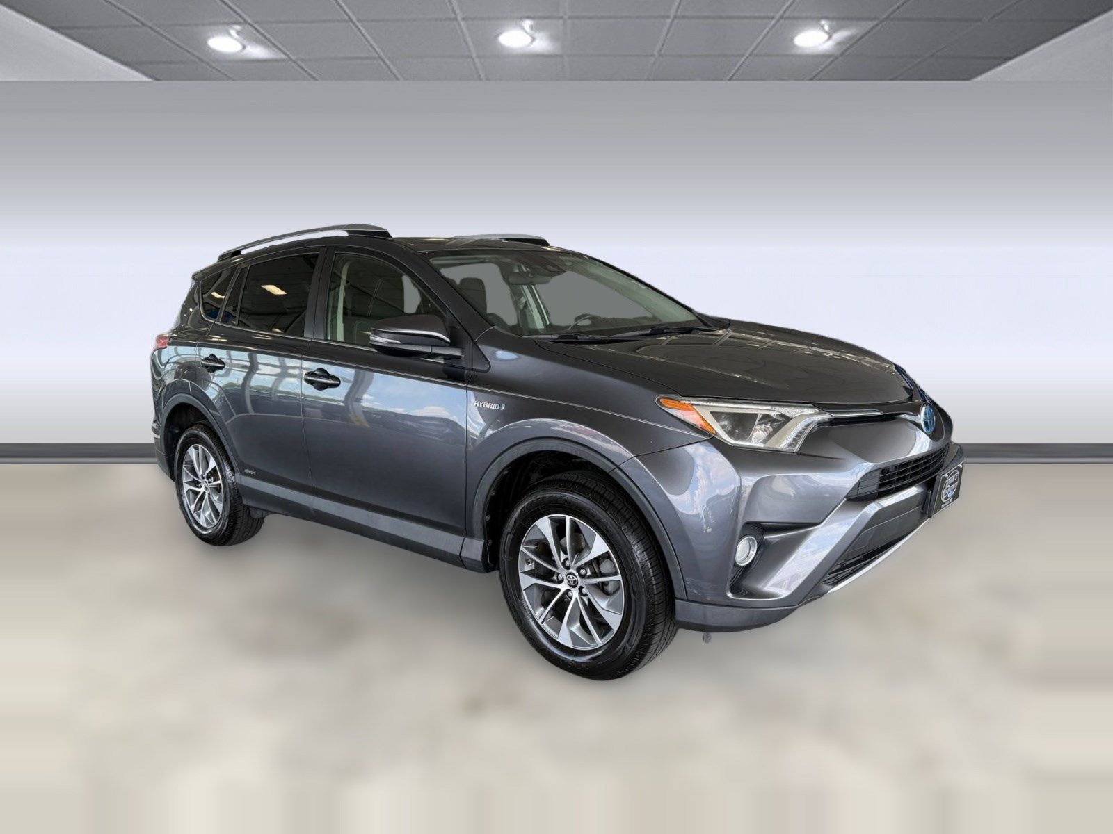 Used 2018 Toyota RAV4 XLE AWD/4WD image 7