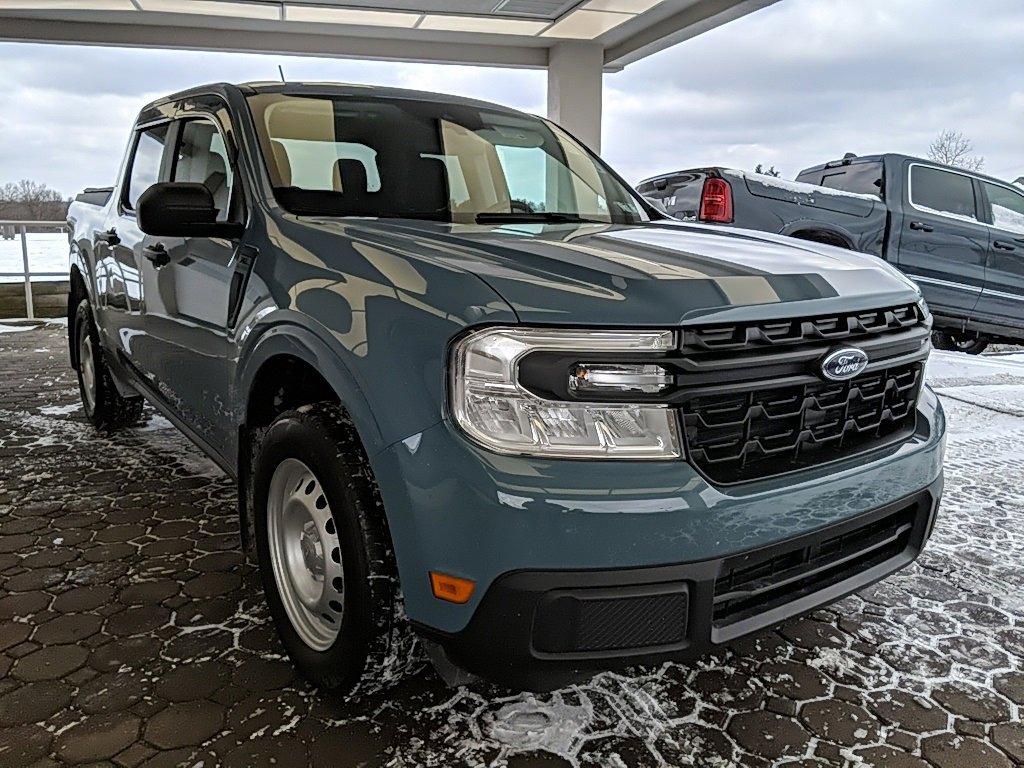 Certified 2022 Ford Maverick XL image 3