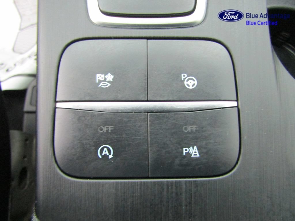 Certified 2020 Ford Escape Titanium AWD/4WD image 38