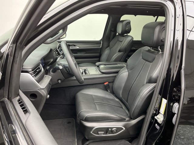 Used 2023 Jeep Wagoneer Series III w/ Premium Group I AWD/4WD image 11