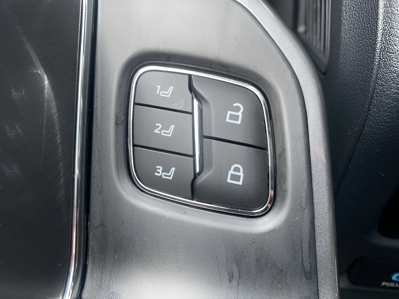 Certified 2023 Ford F150 Lariat w/ Equipment Group 502A High image 21