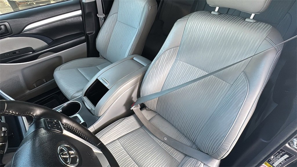 Used 2018 Toyota Highlander Plus image 19