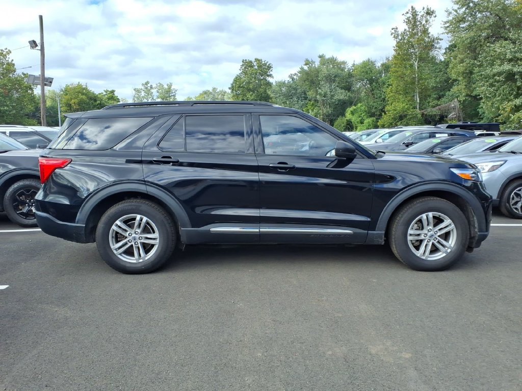 Certified 2021 Ford Explorer XLT w/ Equipment Group 202A AWD/4WD image 24