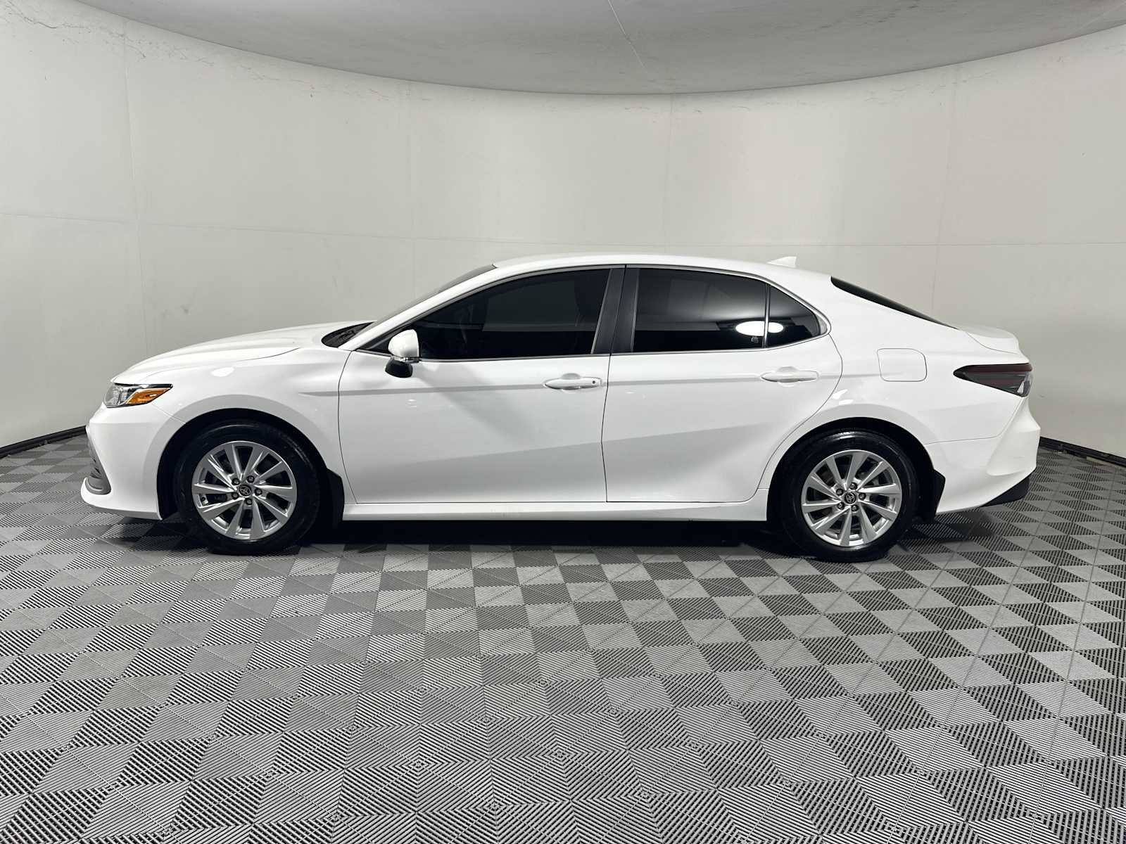 Used 2024 Toyota Camry LE w/ Convenience Package FWD image 8