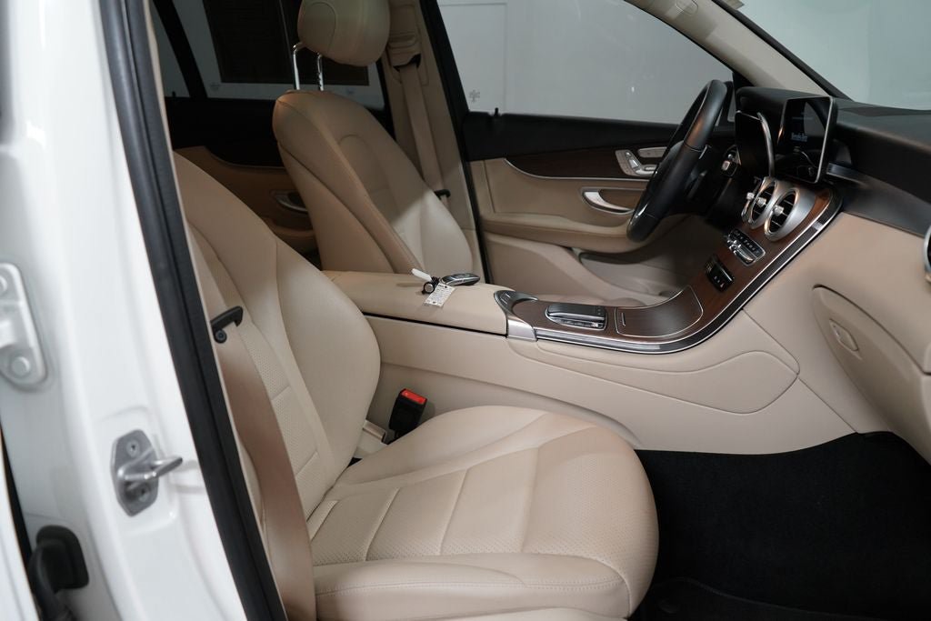 Used 2021 Mercedes-Benz GLC 300 4MATIC image 31