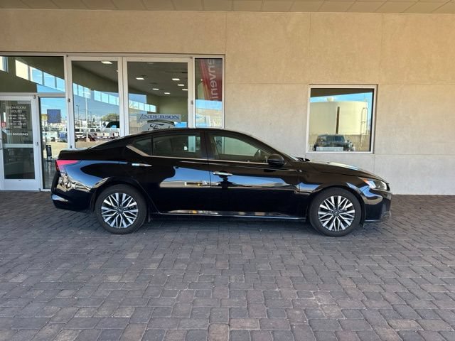 Used 2024 Nissan Altima 2.5 SV FWD image 5