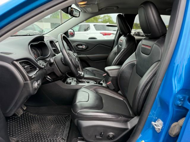 Used 2020 Jeep Cherokee Trailhawk w/ Cold Weather Group AWD/4WD image 12