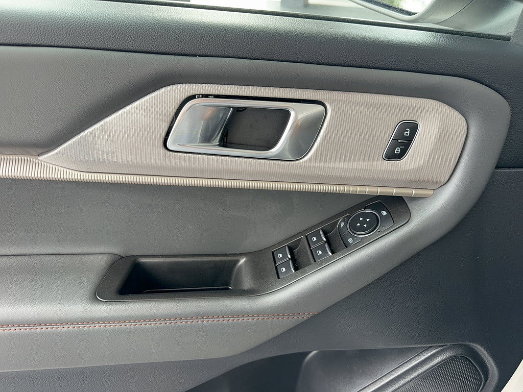 Certified 2025 Ford Explorer Active w/ Active Comfort Package RWD image 9