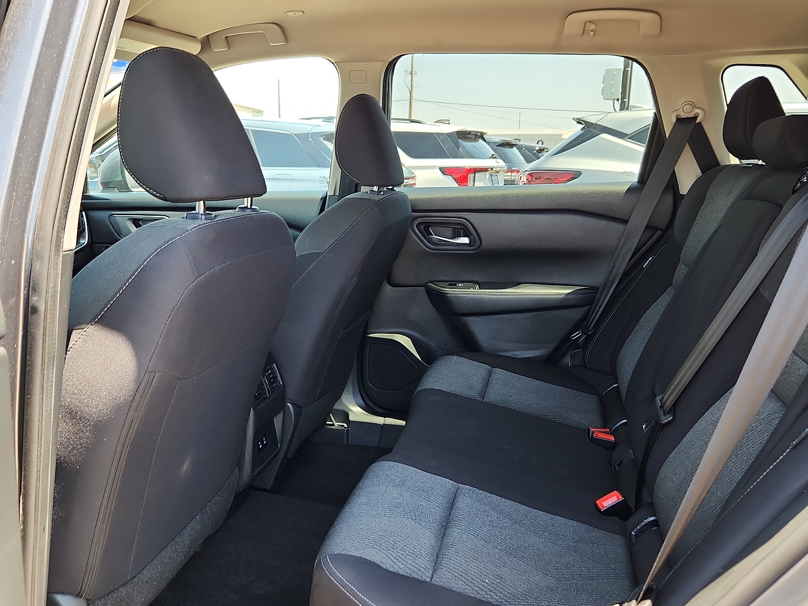 Used 2024 Nissan Rogue SV FWD image 9