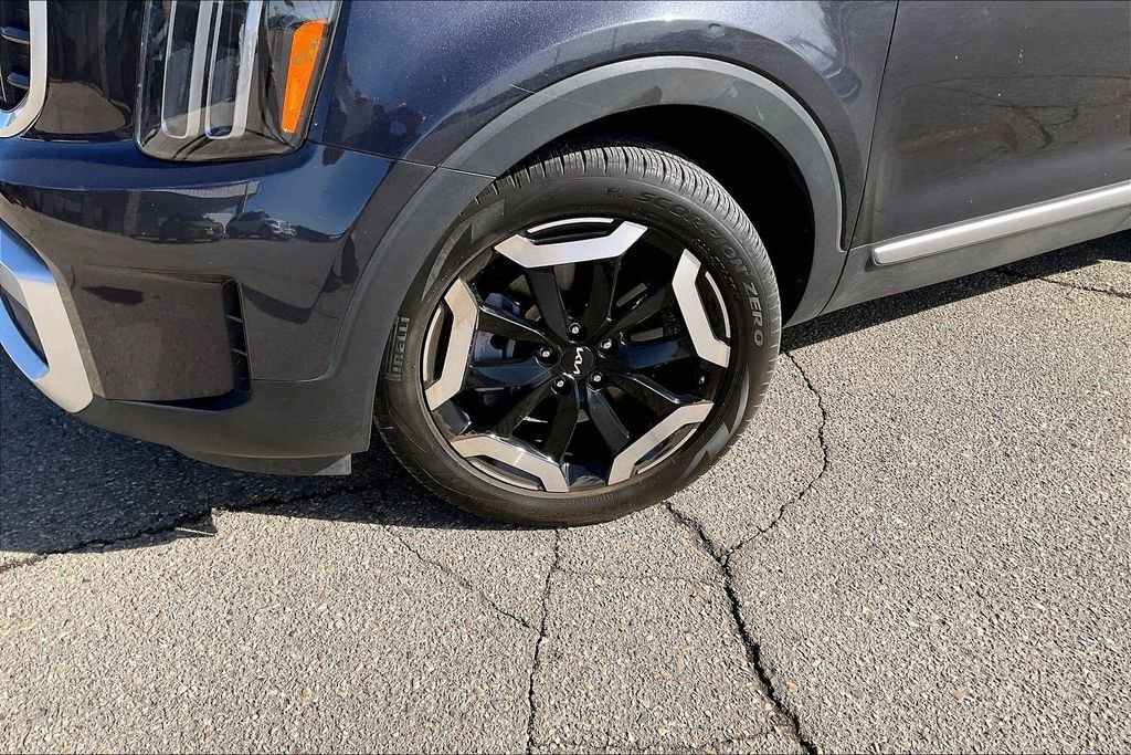 Used 2025 Kia Telluride S image 4