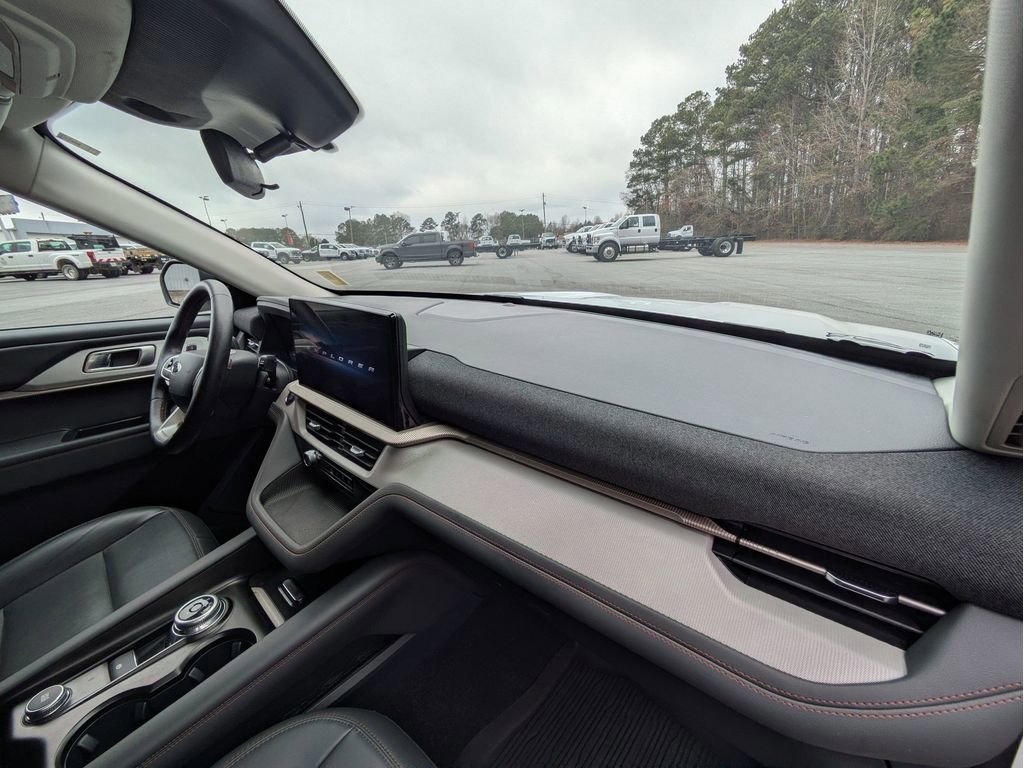 Certified 2025 Ford Explorer Active w/ Active Comfort Package image 31