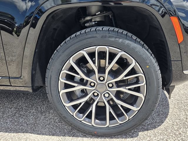 Used 2024 Jeep Grand Cherokee L Summit AWD/4WD image 11