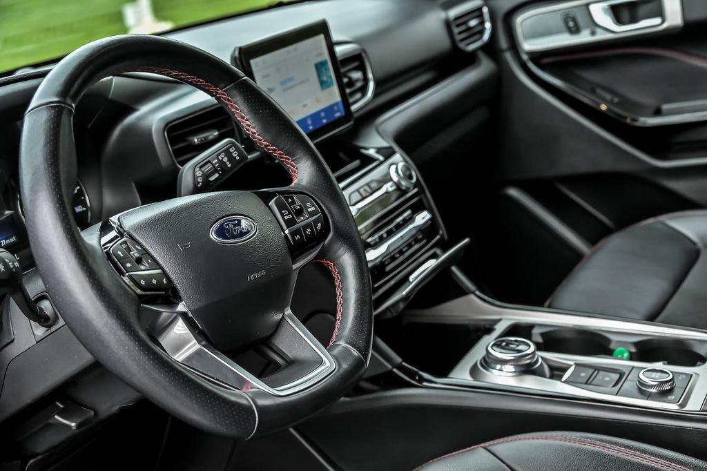 Certified 2023 Ford Explorer ST-Line AWD/4WD image 18