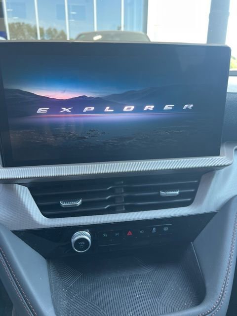 Certified 2025 Ford Explorer Active RWD image 6
