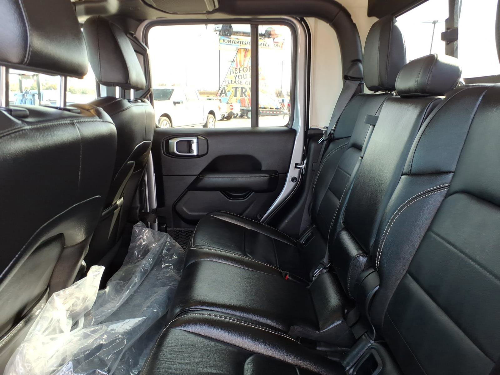 Used 2020 Jeep Gladiator Overland image 12