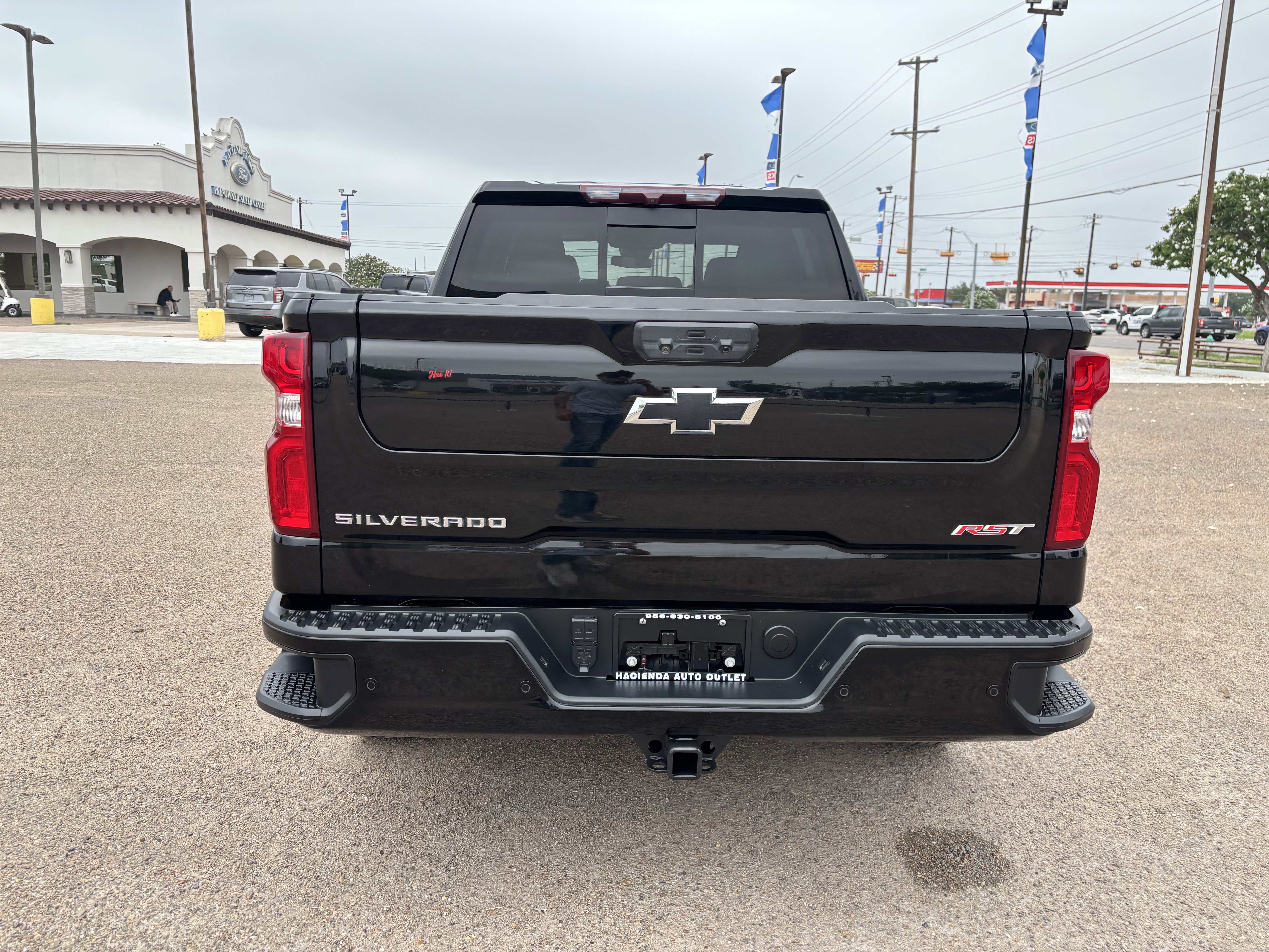 Used 2023 Chevrolet Silverado 1500 RST RWD image 3