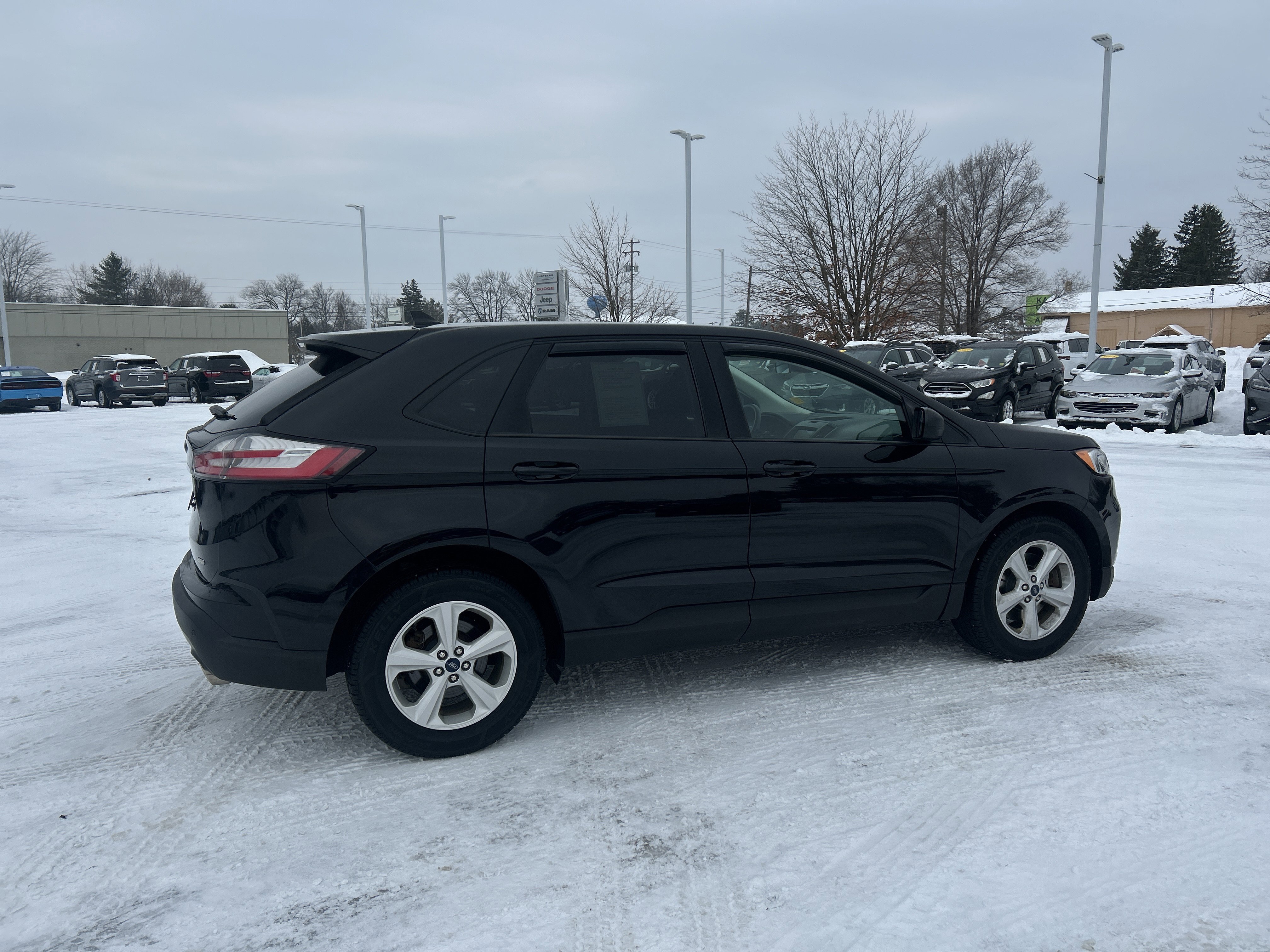 Certified 2020 Ford Edge SE image 3