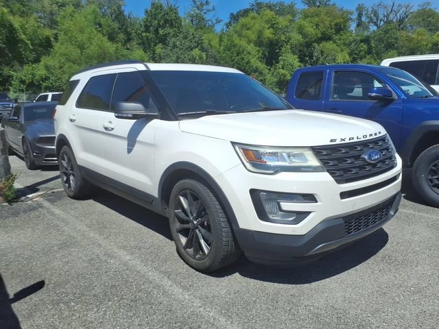 Certified 2017 Ford Explorer XLT w/ Equipment Group 202A FWD image 4
