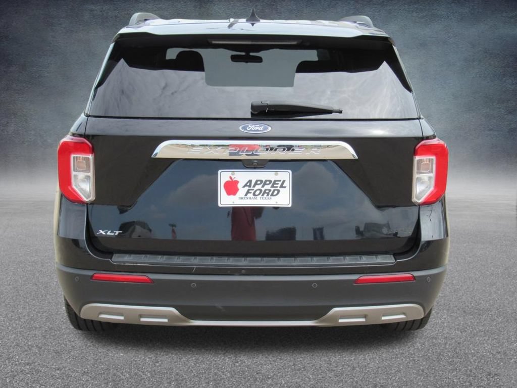 Certified 2022 Ford Explorer XLT w/ Equipment Group 202A RWD image 6
