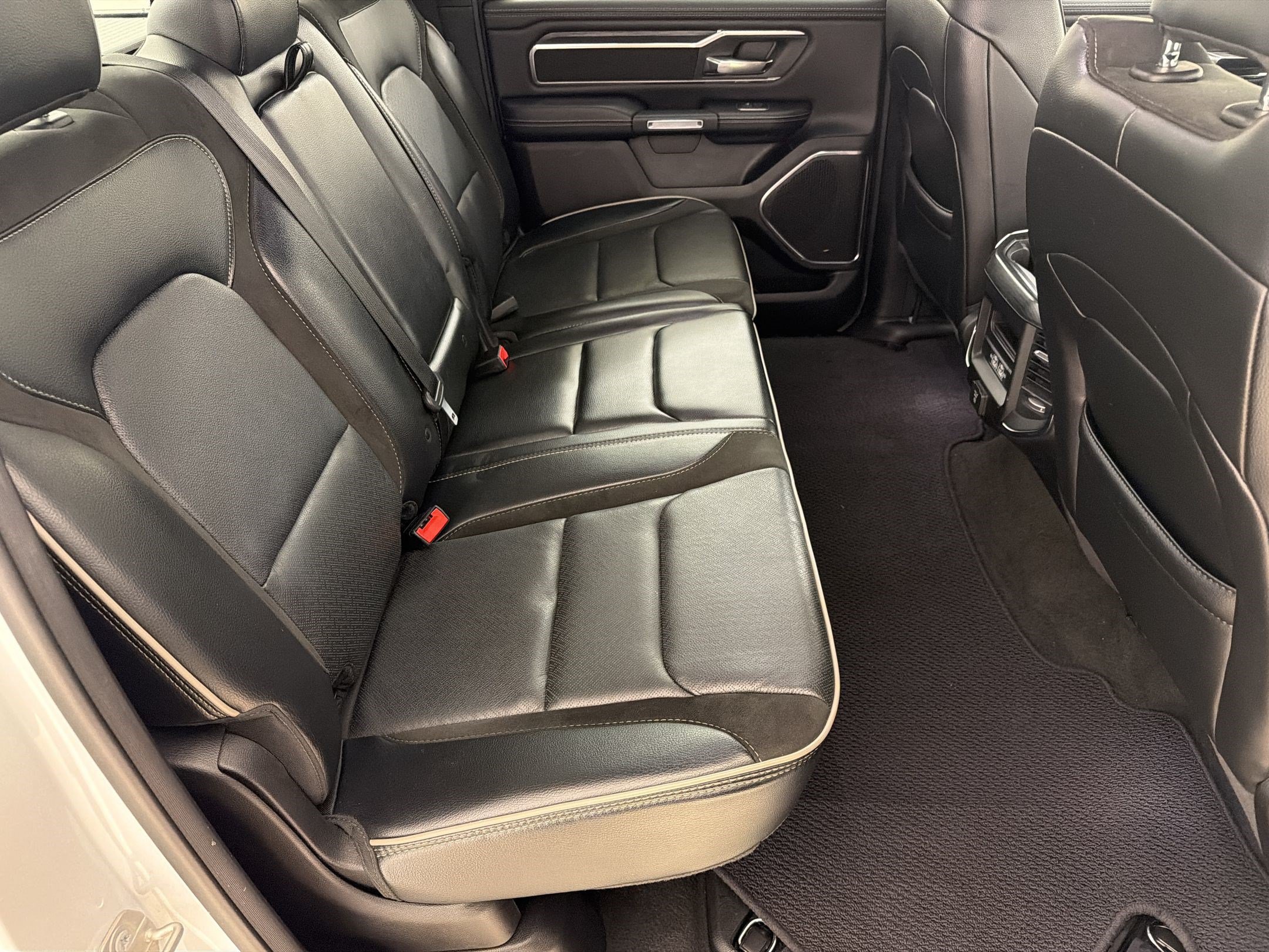 Used 2024 RAM 1500 Laramie RWD image 30
