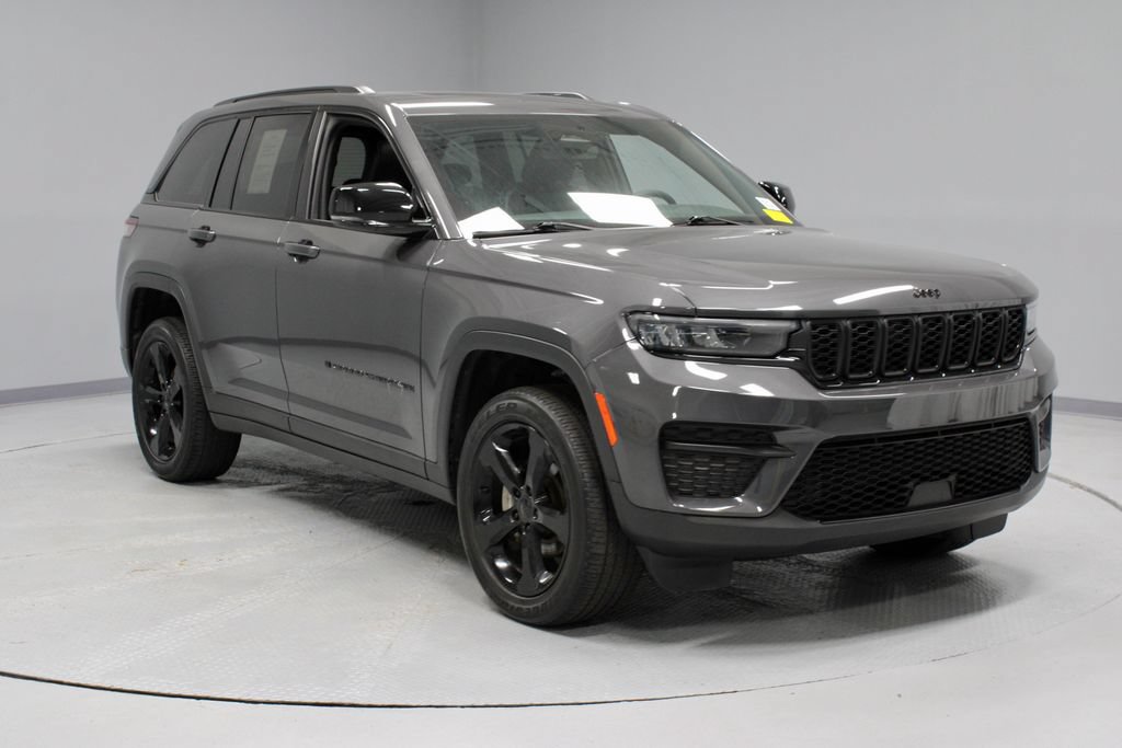 Used 2023 Jeep Grand Cherokee Altitude