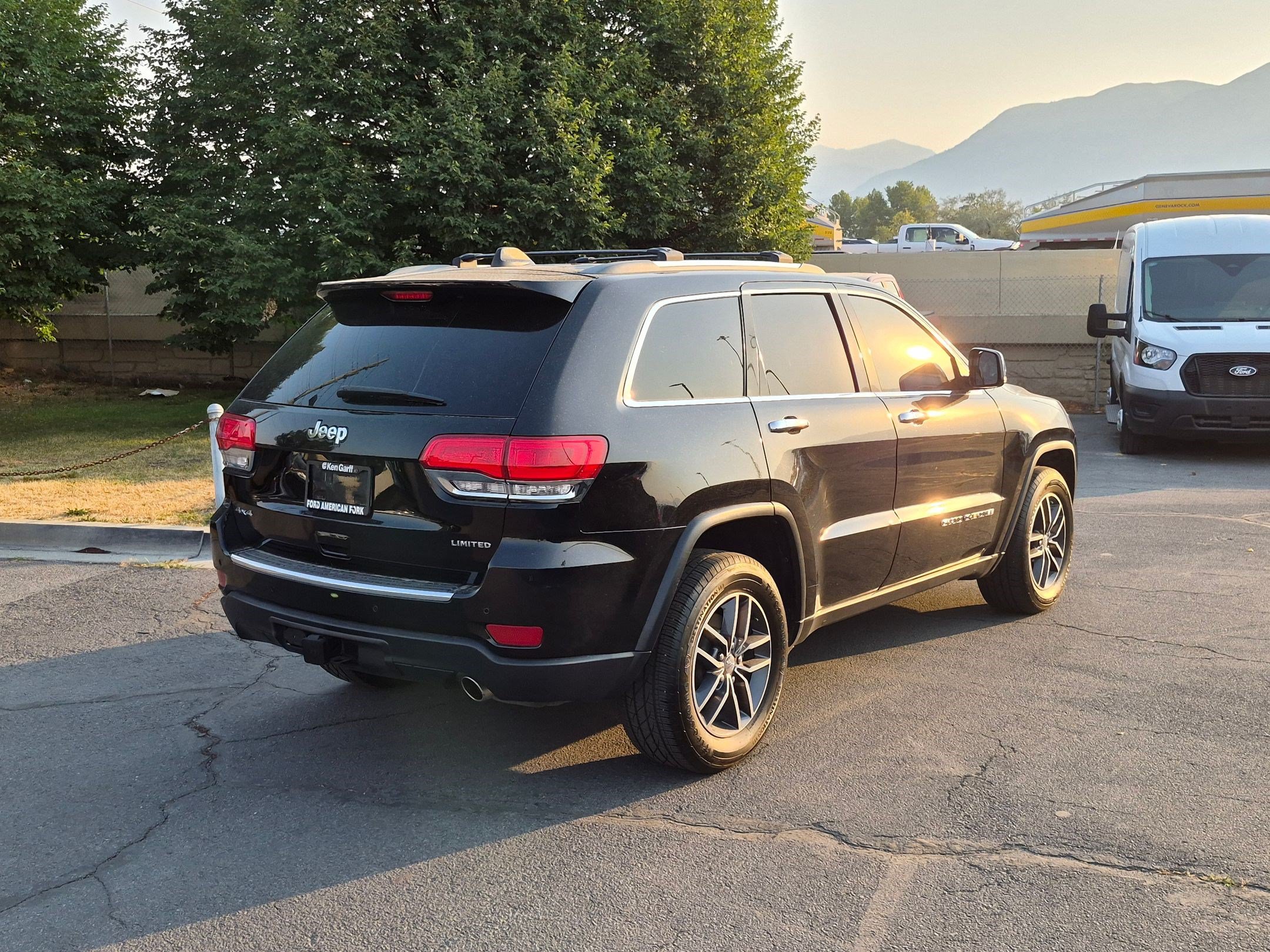 Used 2018 Jeep Grand Cherokee Limited w/ Trailer Tow Group IV AWD/4WD image 3