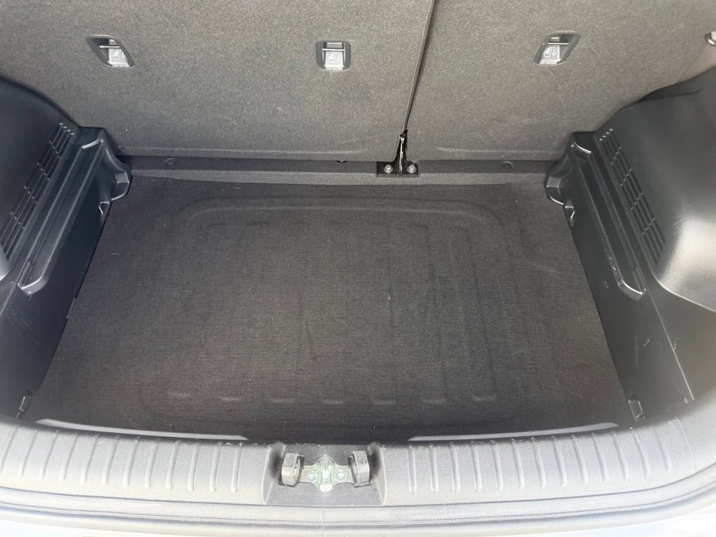 Used 2025 Kia Soul LX w/ LX Technology Package FWD image 36