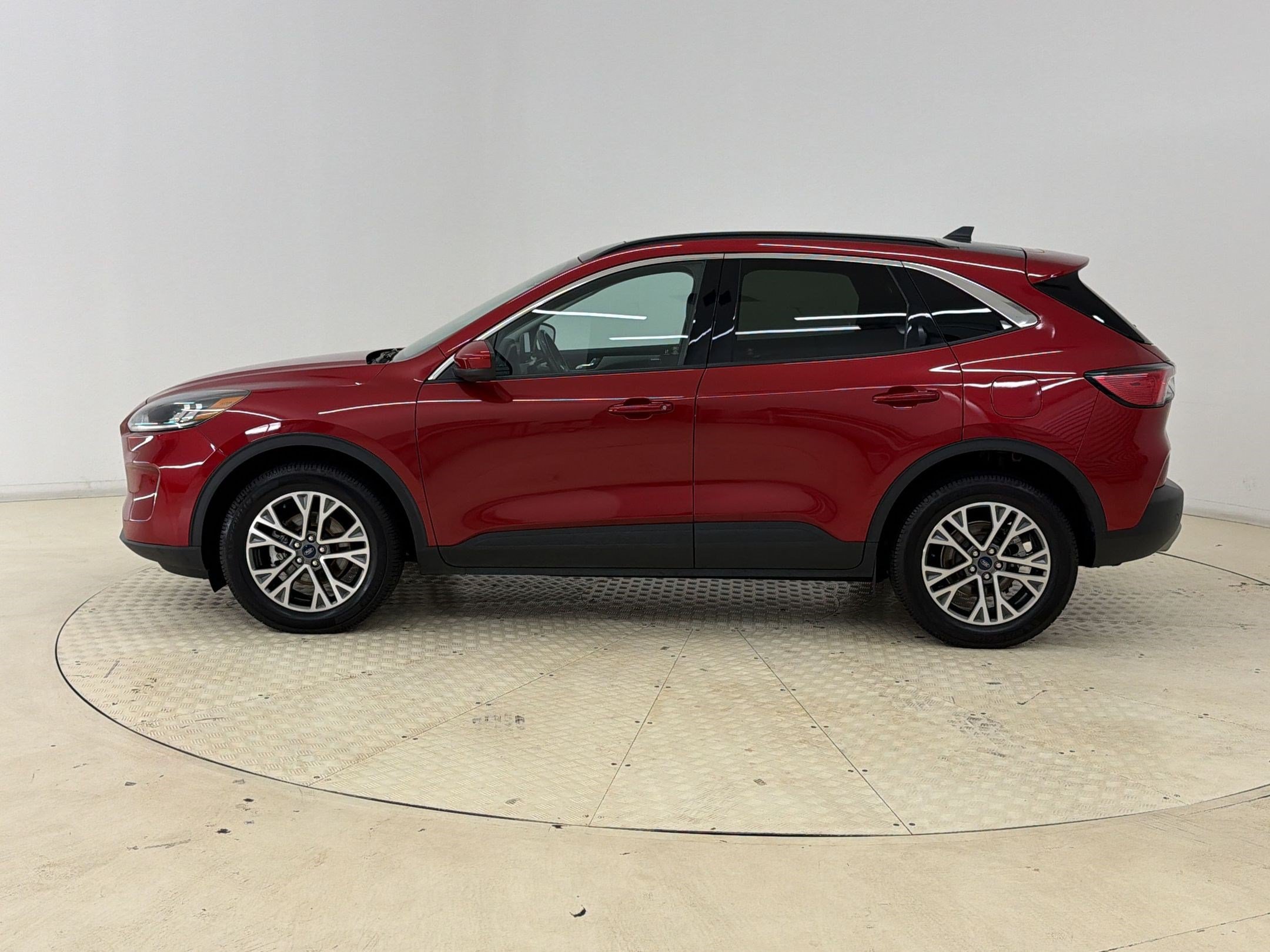 Certified 2021 Ford Escape SEL AWD/4WD image 2