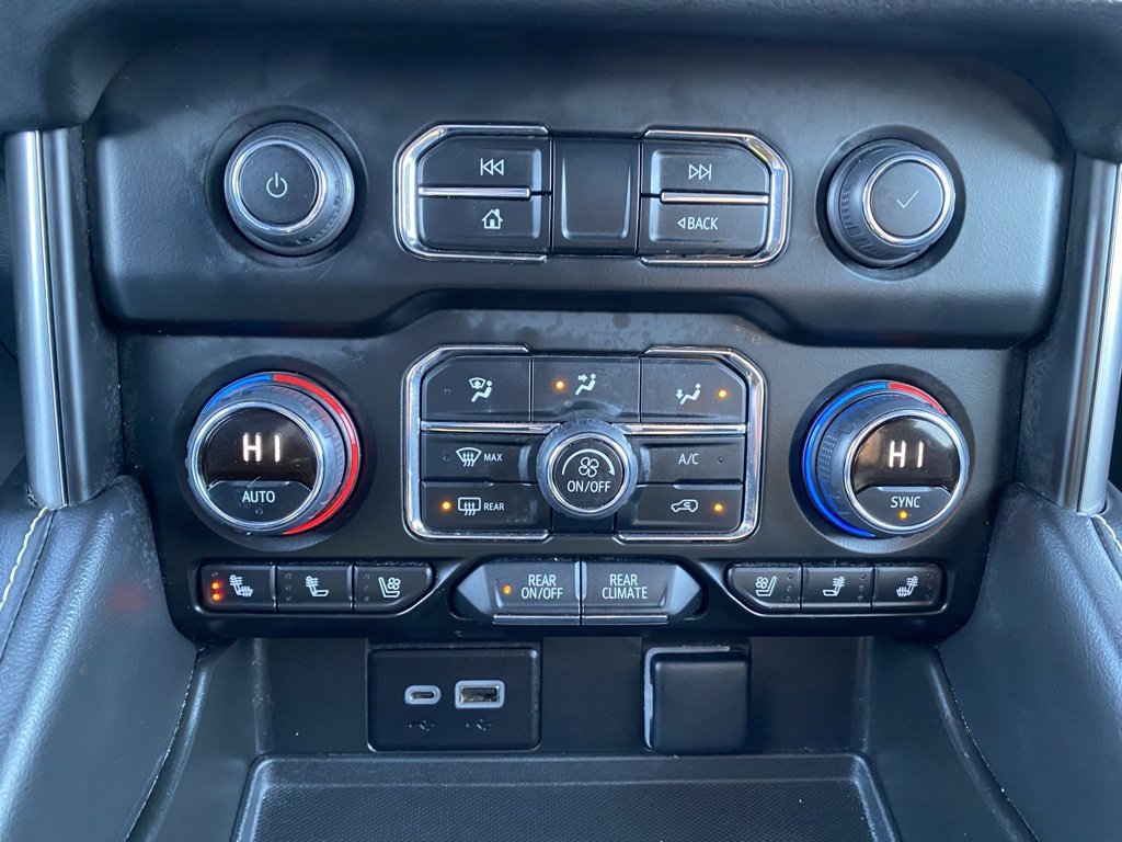 Used 2024 Chevrolet Suburban Premier image 21