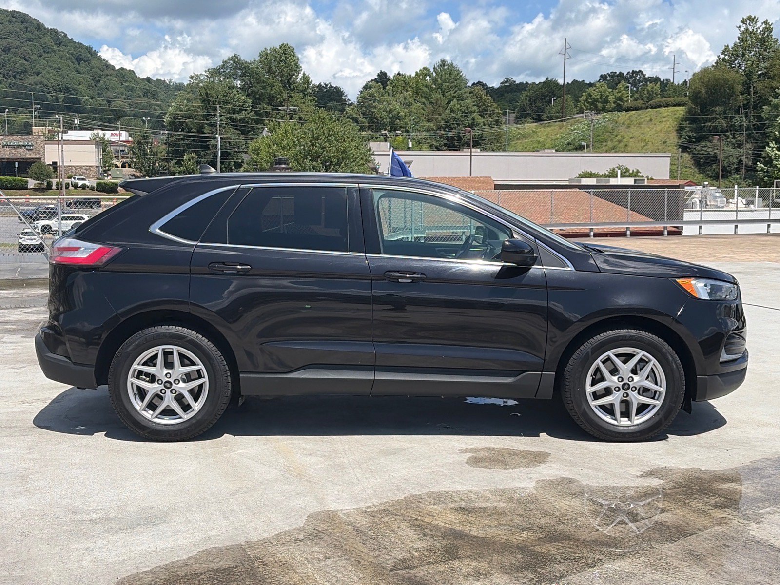 Certified 2024 Ford Edge SEL AWD/4WD image 2