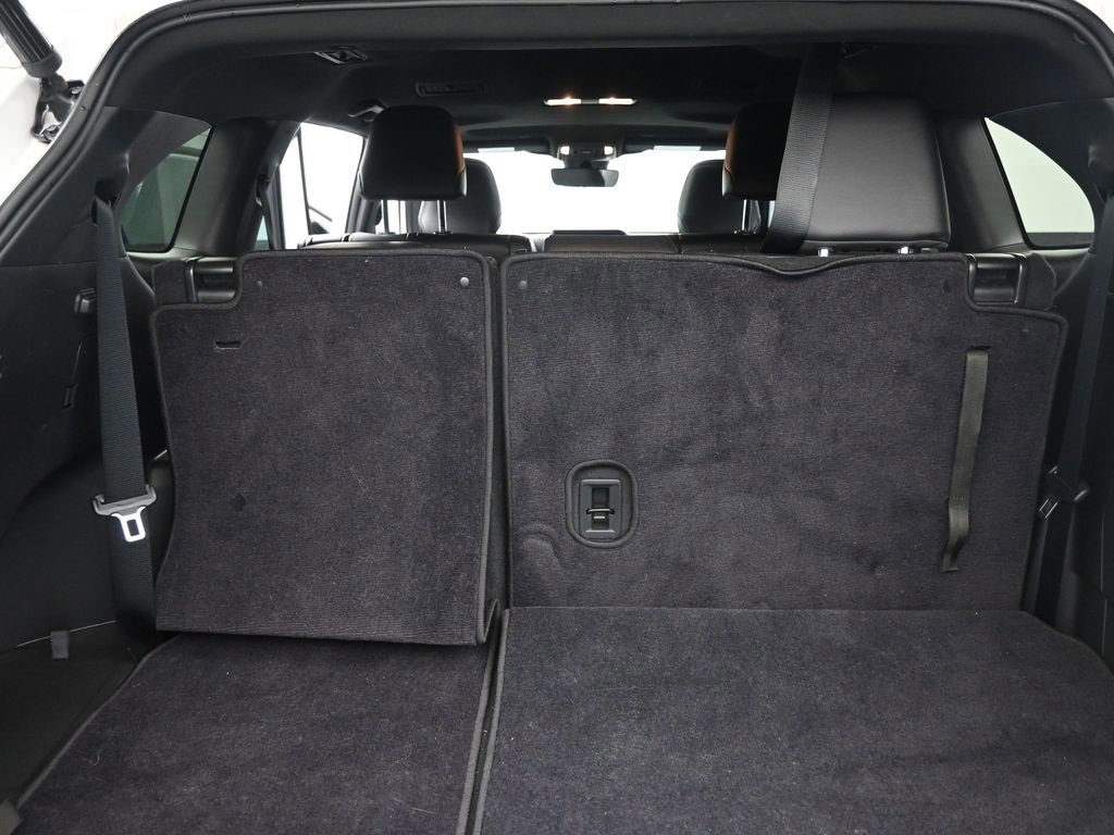 Used 2023 Toyota Highlander L image 26