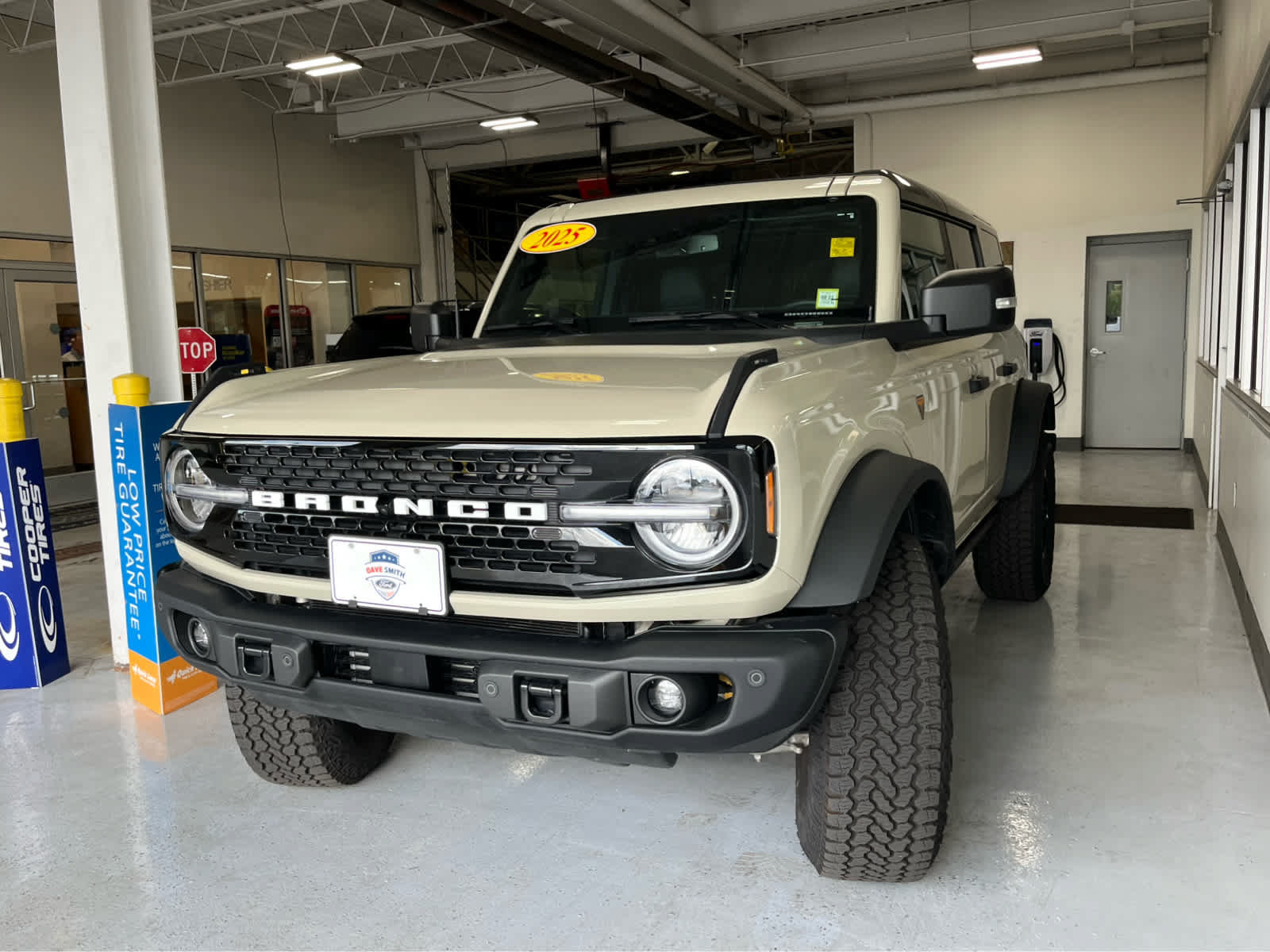 Certified 2025 Ford Bronco Badlands AWD/4WD image 8