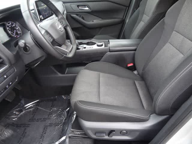 Used 2025 Nissan Rogue SV AWD/4WD image 6