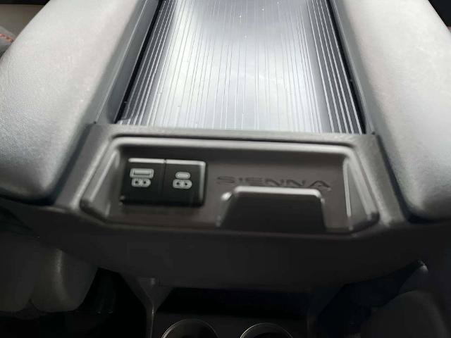 Used 2021 Toyota Sienna XSE FWD image 12
