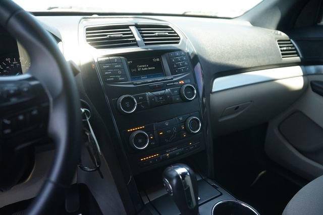 Certified 2018 Ford Explorer FWD image 28