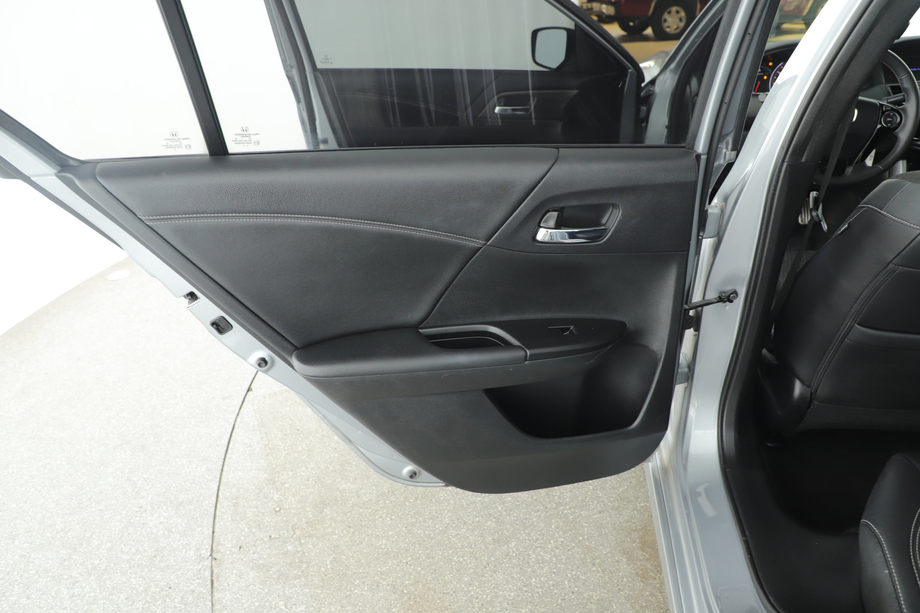 Used 2017 Honda Accord Sport image 8