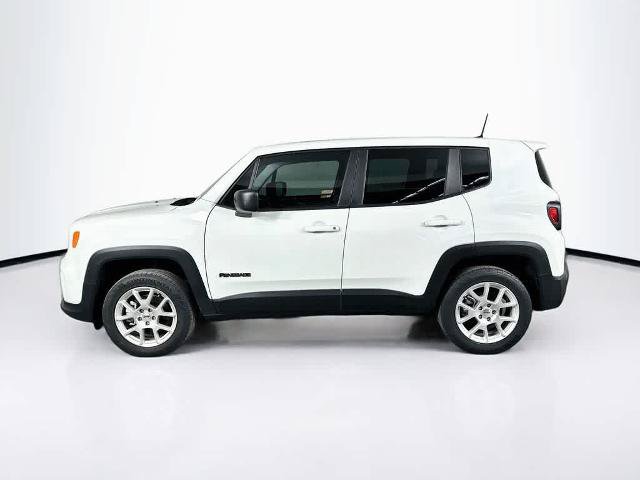 Used 2023 Jeep Renegade Latitude AWD/4WD image 3