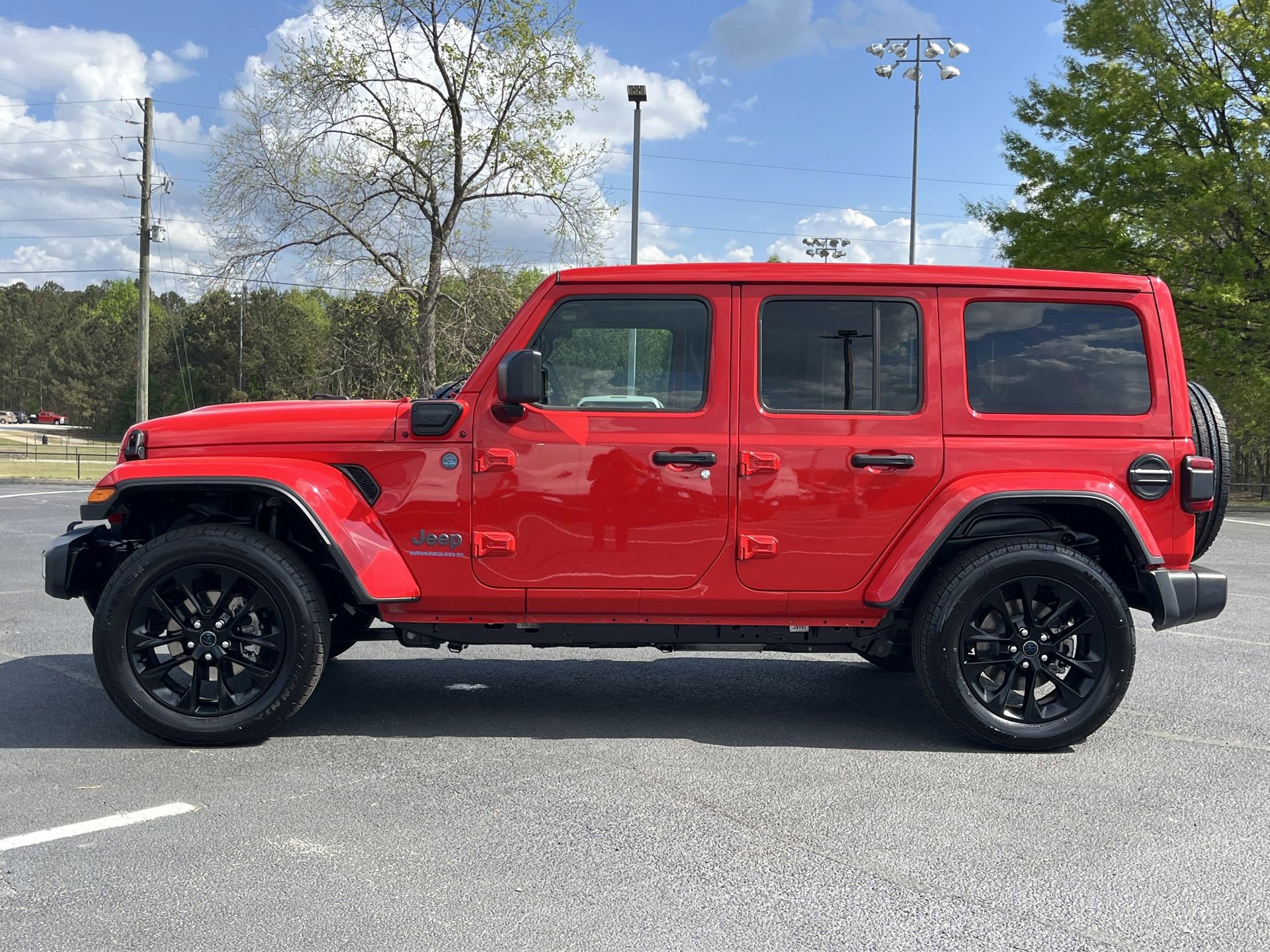 Used 2025 Jeep Wrangler Unlimited Sahara w/ Safety Group image 5