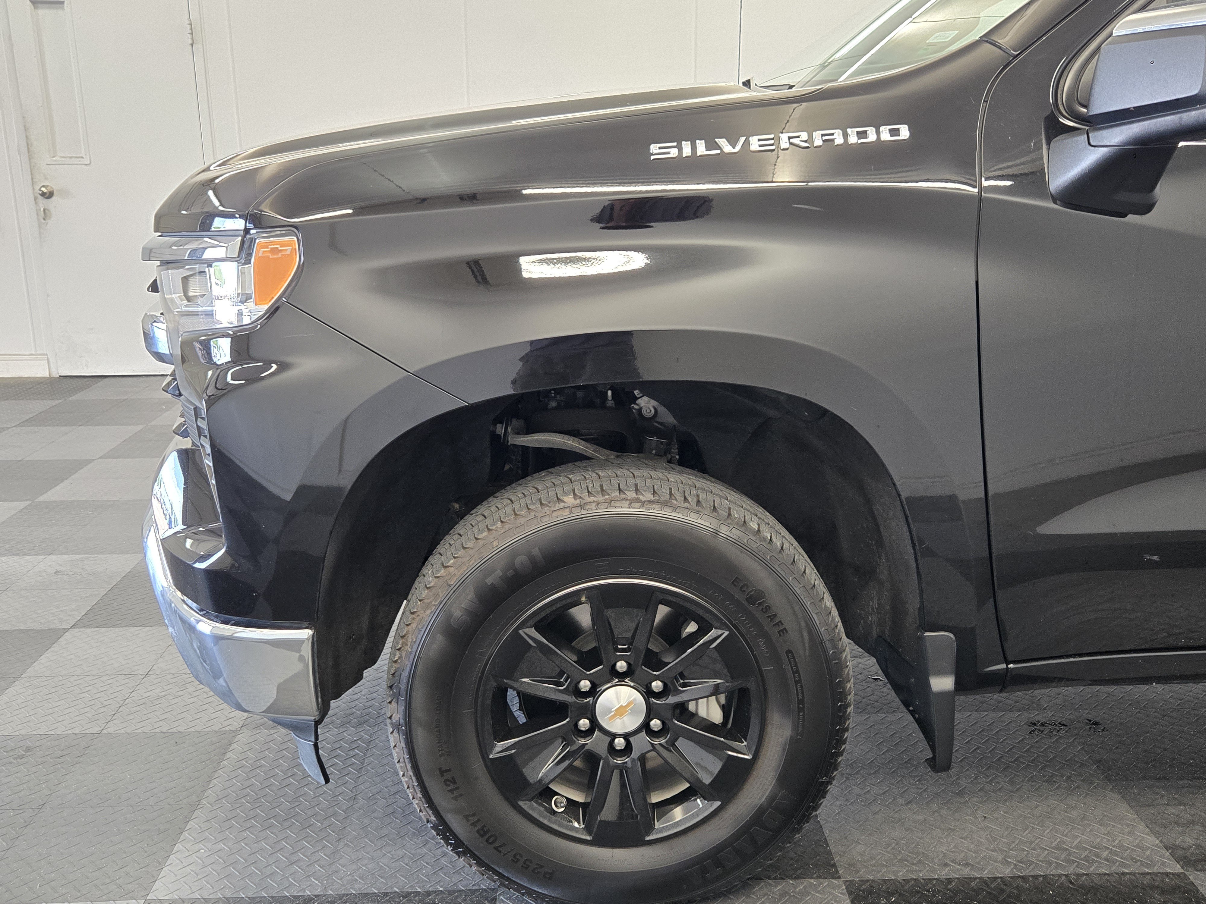 Used 2025 Chevrolet Silverado 1500 LT AWD/4WD image 8