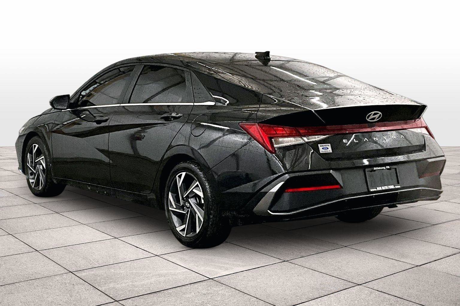 Used 2024 Hyundai Elantra SEL w/ Convenience Package image 10