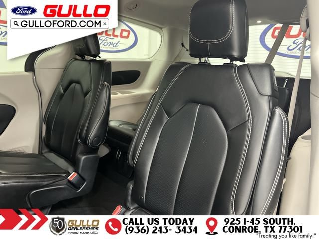 Used 2023 Chrysler Pacifica Touring-L FWD image 14