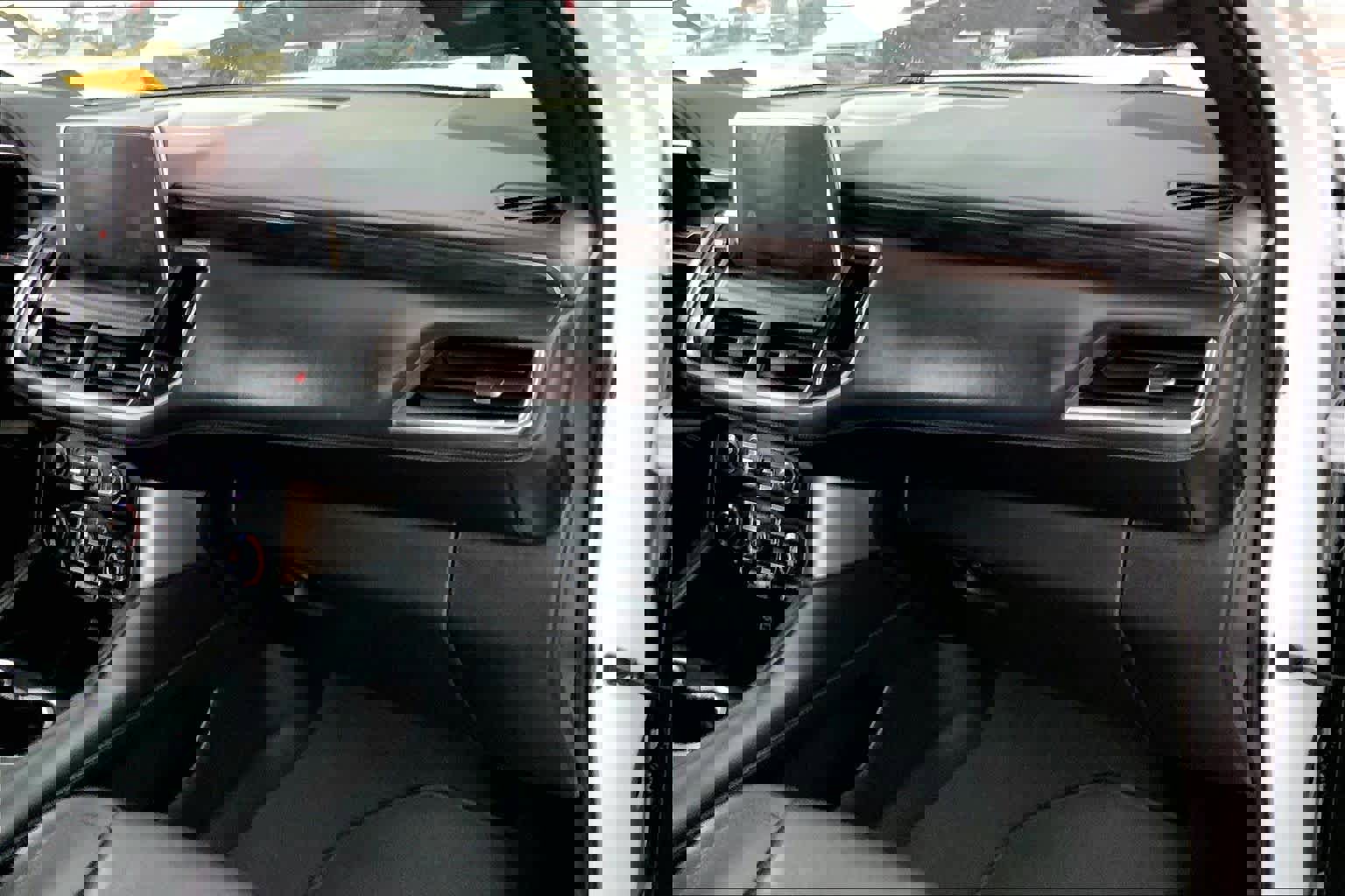 Used 2022 Chevrolet Suburban Z71 w/ Luxury Package image 15