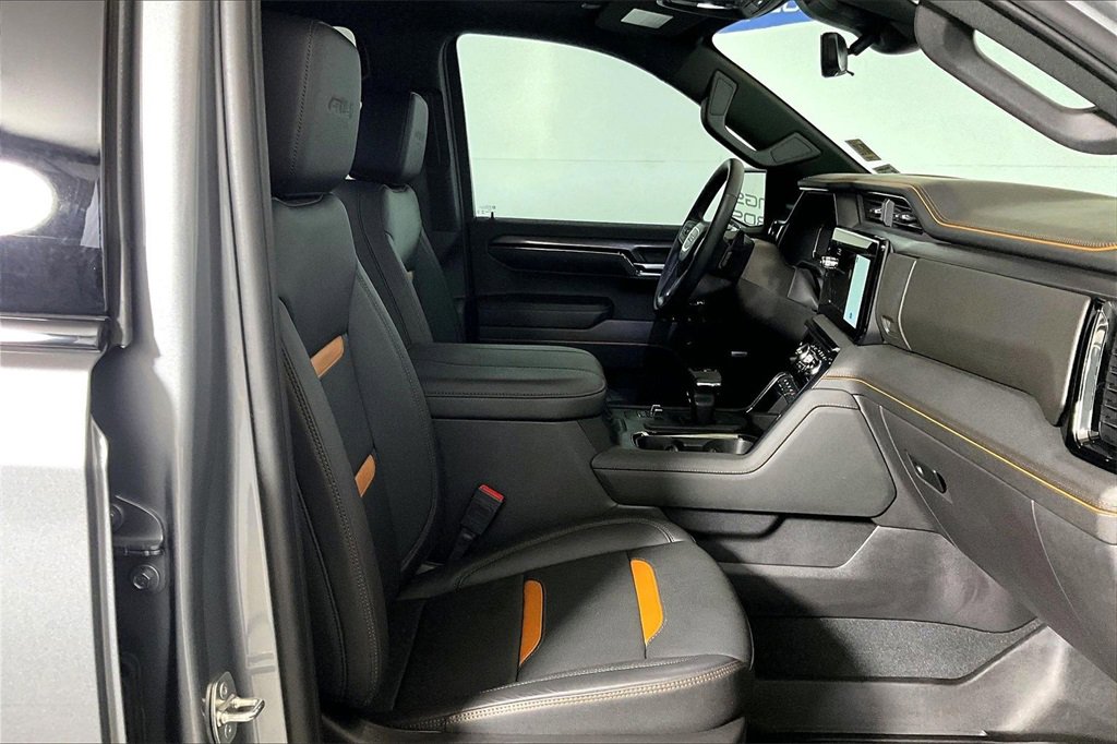 Used 2024 GMC Sierra 1500 AT4 w/ Technology Package image 6