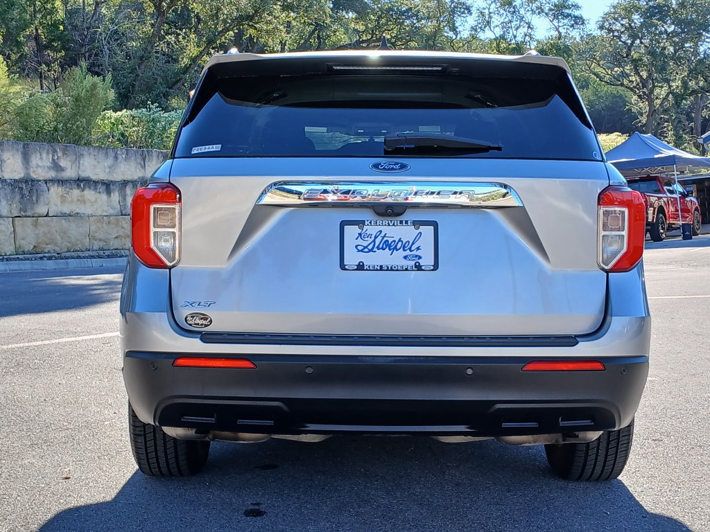 Certified 2021 Ford Explorer XLT RWD image 4